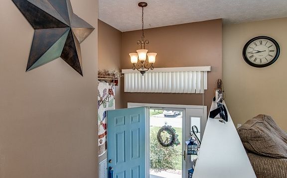 5th image of 203 Falcon View Dr