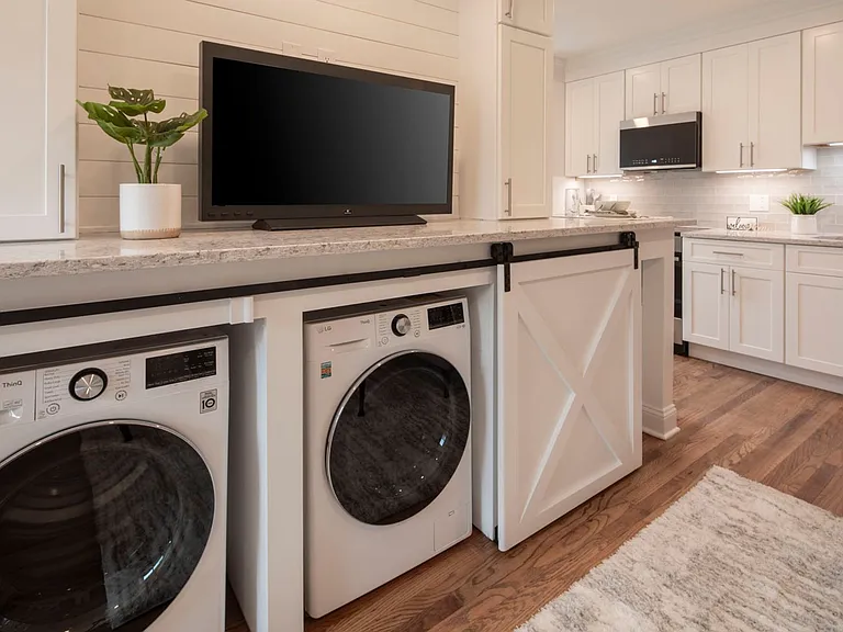 The Parkview at Polifly: In-Unit Washer & Dryer, Heat and Water Included, and Cat & Dog Friendly — Photo 19