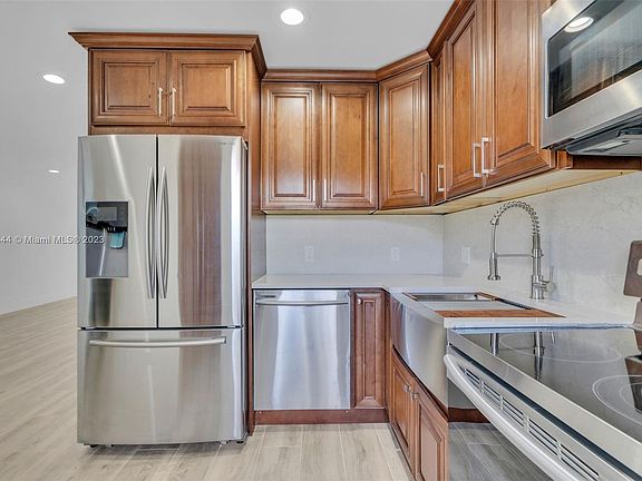 4th image of 1631 NE 114th St APT 311