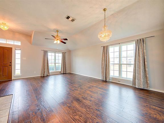 4th image of 909 Saratoga Ct