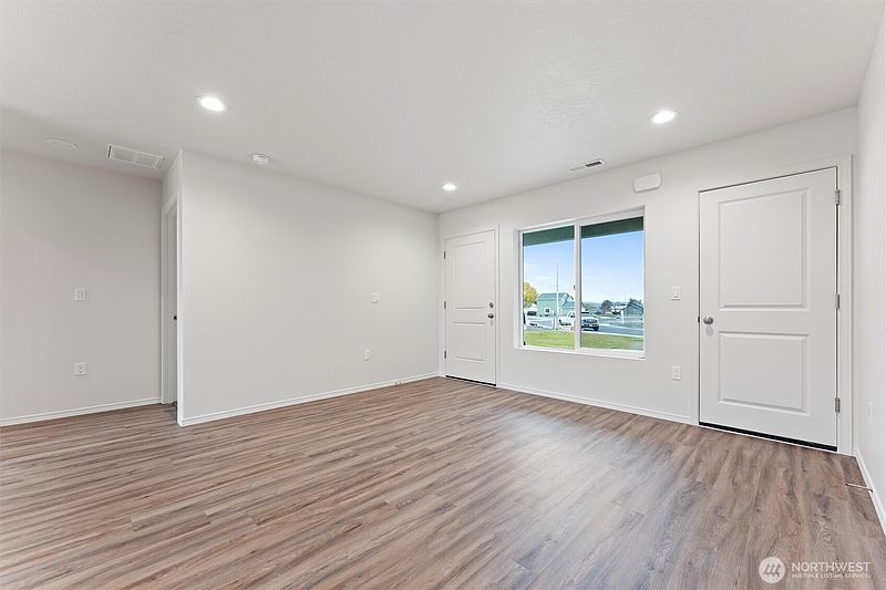 3rd image of 205 Tawsha Street