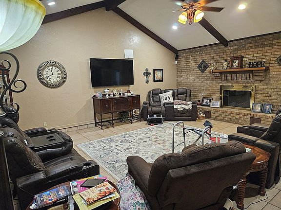 3rd image of 14 Surrey Cir