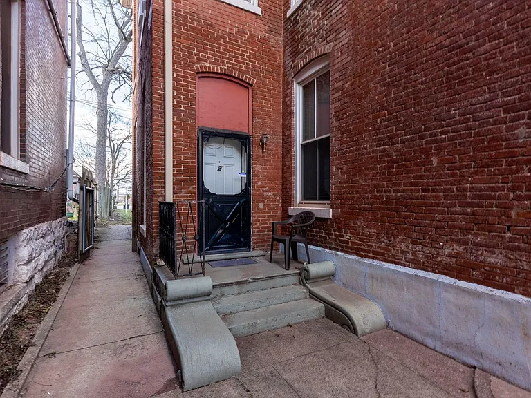 1142 S. 6th Street — Photo 3