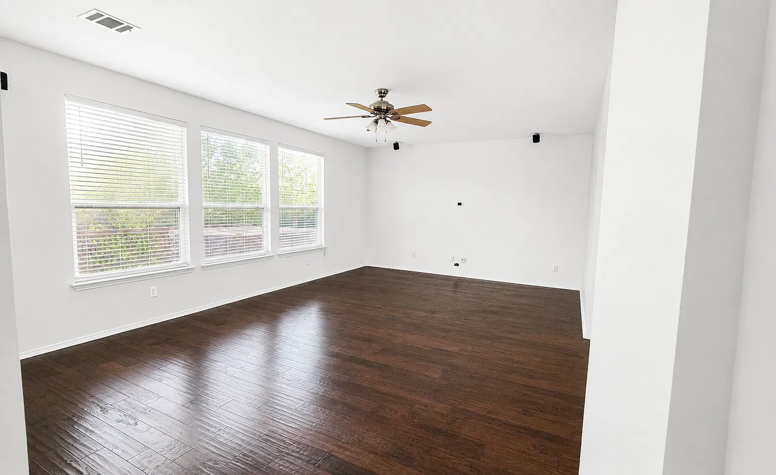 3 bed, 2.5 bath, 2120 sqft, $2,700 — Photo 3