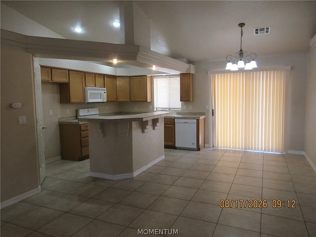 3 bed, 2.0 bath, 1525 sqft, $1,495 — Photo 3