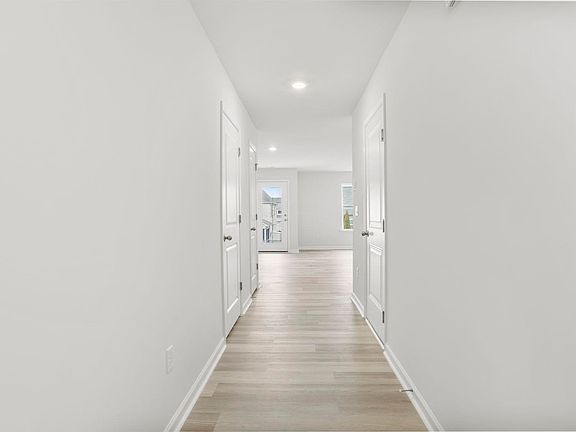 3rd image of 804 Embark Cir