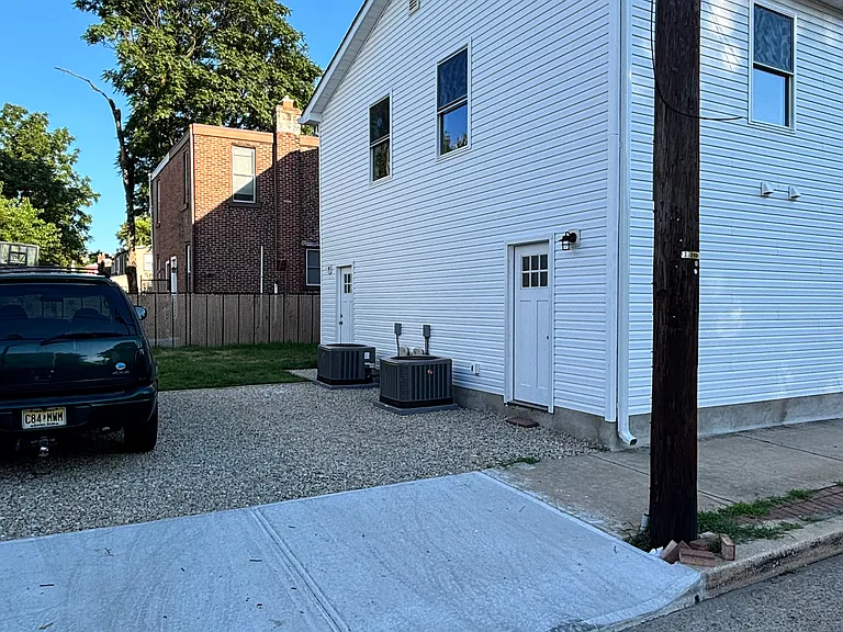 203 Powell St — Photo 11