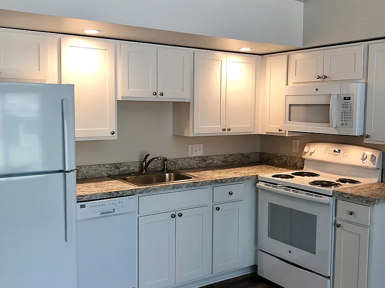 619 Oak St #4 — Photo 5