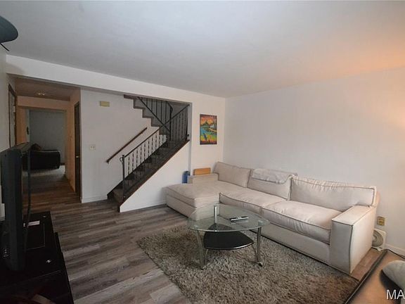 3rd image of 106 Sunnyside Ln