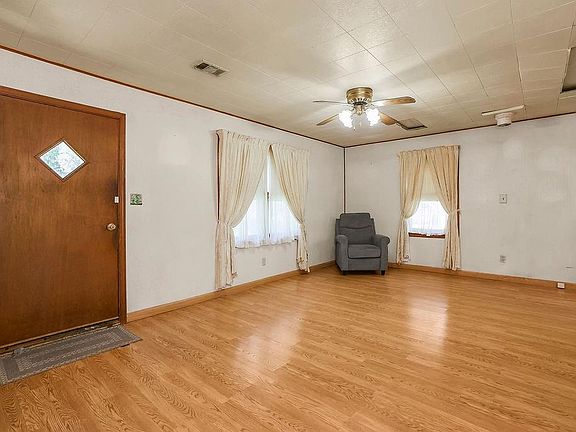 5th image of 908 S Troost St