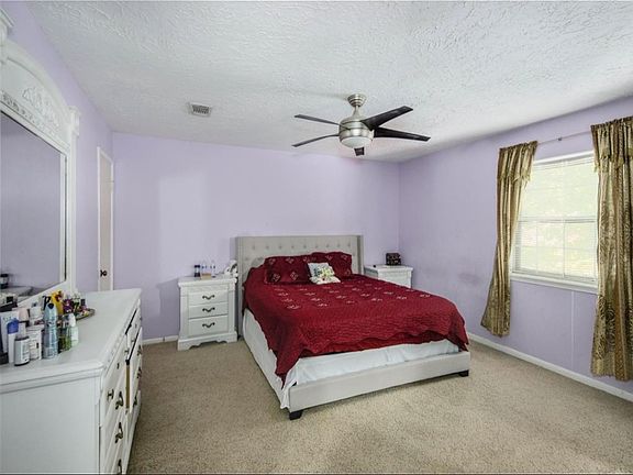 4th image of 20418 Prince Edward Ct
