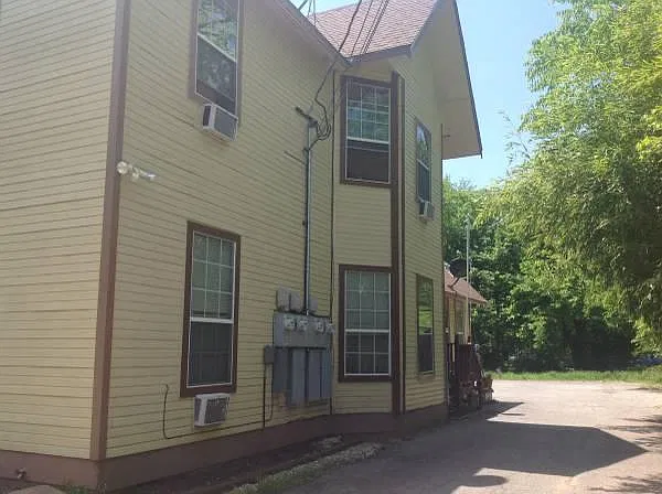 1032 S Walnut St — Photo 2