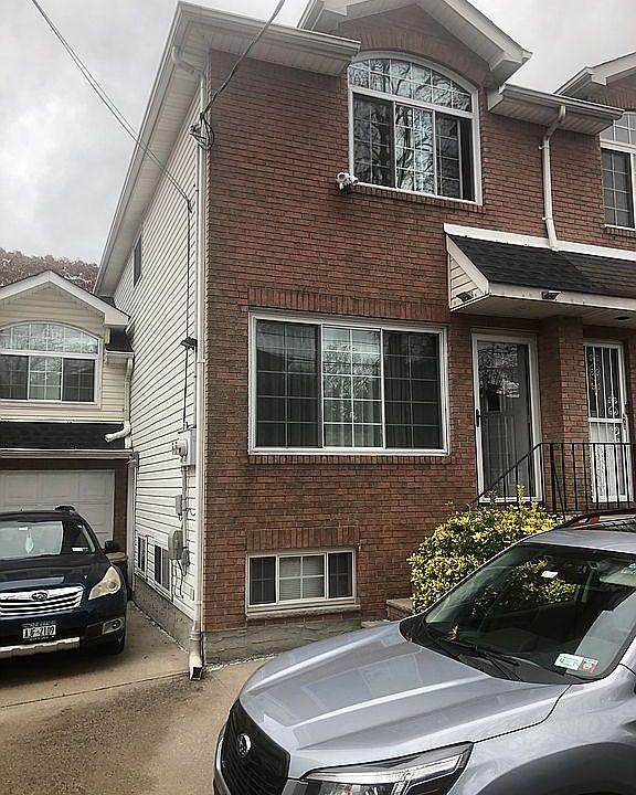1st image of 20 Pebble Ln