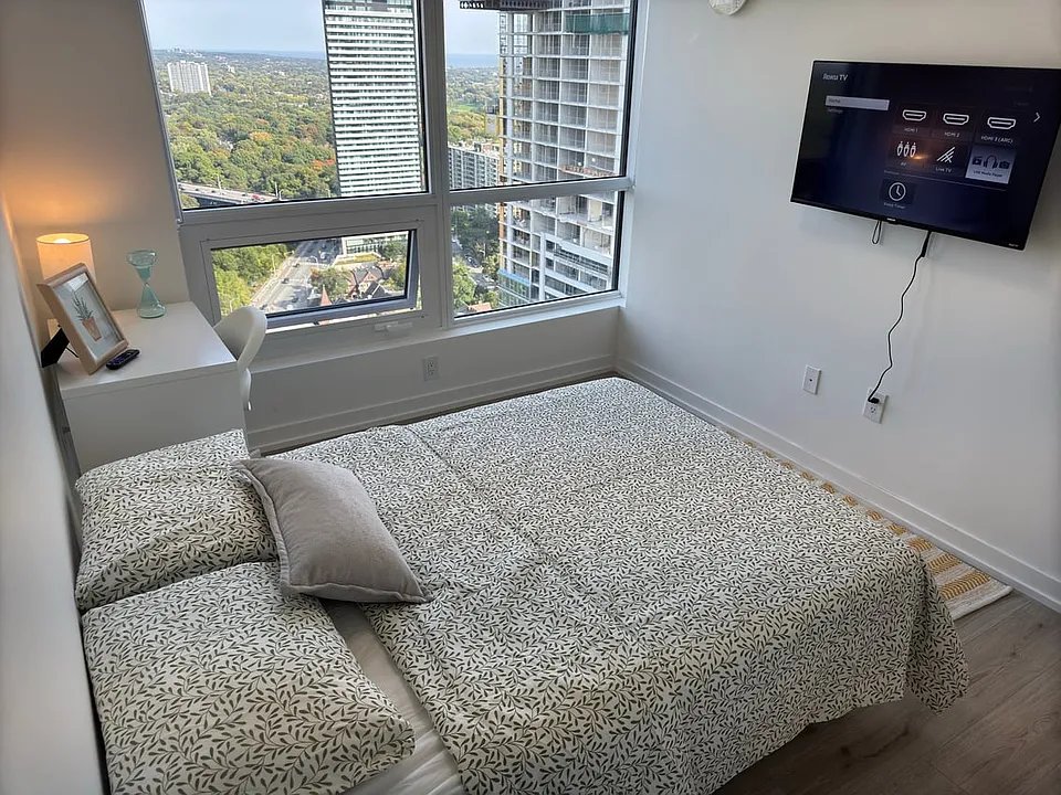 395 Bloor St E #3210B