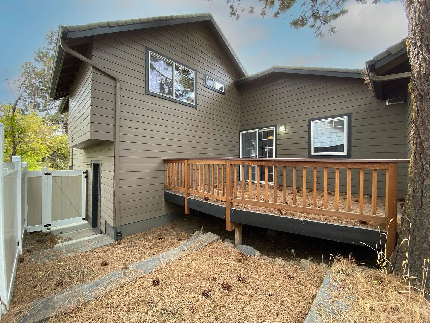 Quiet neighborhood home in Bends Westside — Photo 3