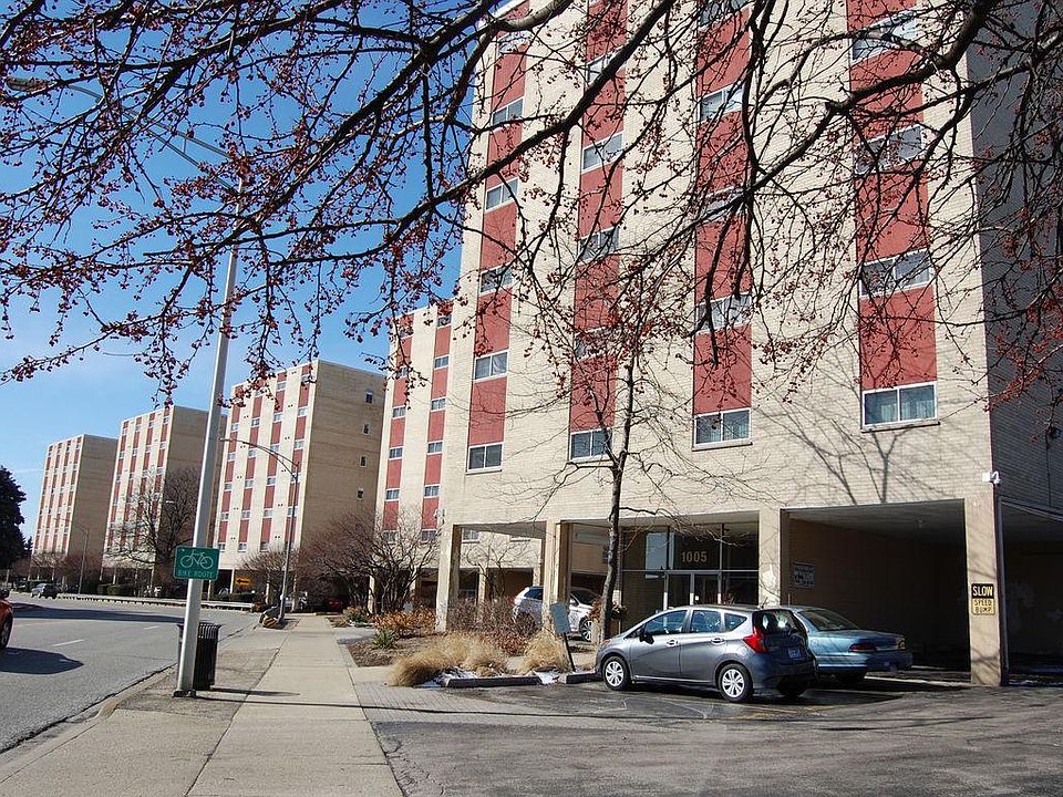 1st image of 1005 Des Plaines Ave APT 104