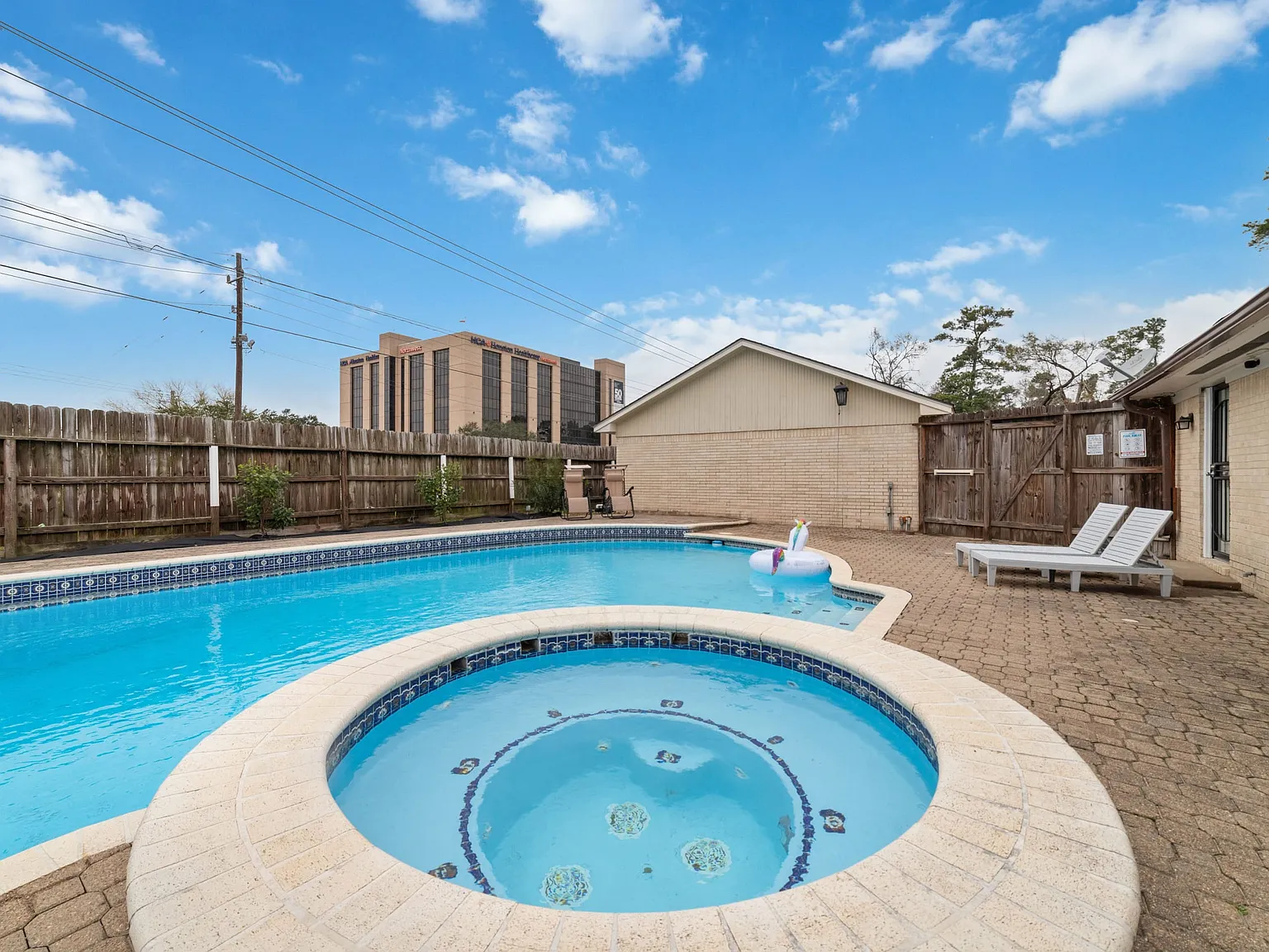 3 bed, $3,377 — Photo 3