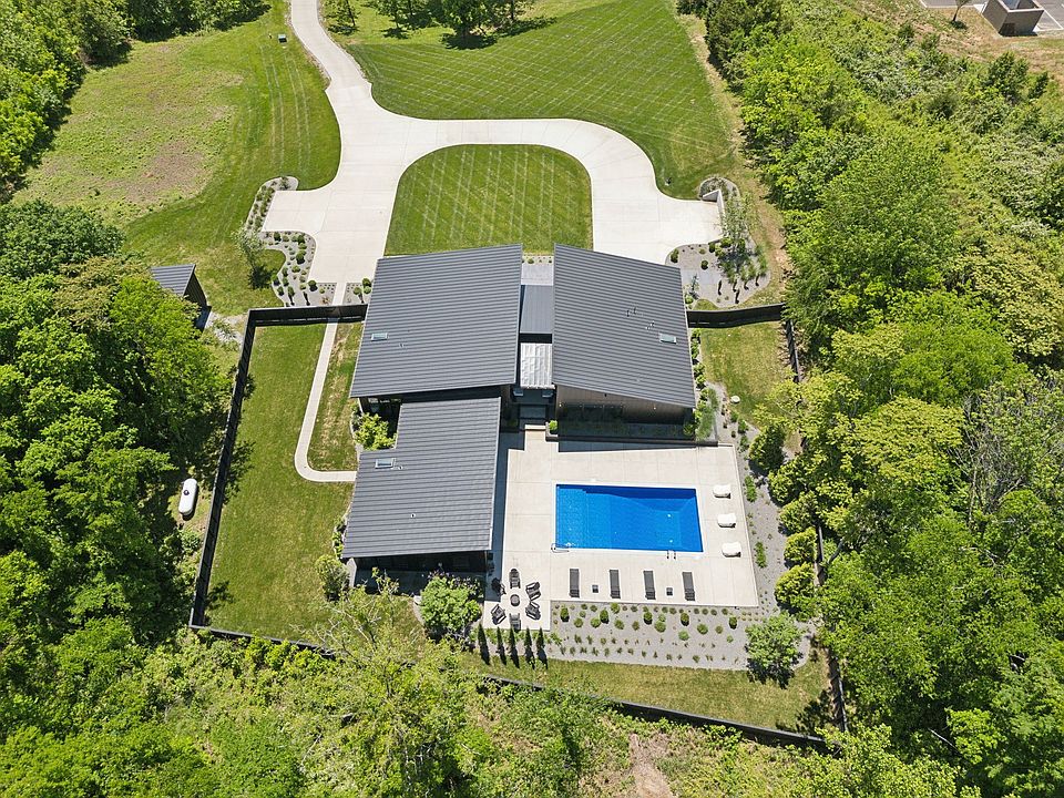 1st image of 4160 Clovercroft Rd