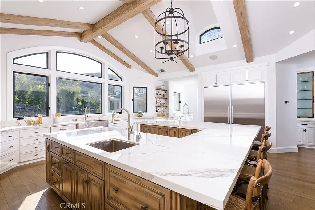 6 bed, 8.0 bath, 8284 sqft, $35,000 — Photo 4