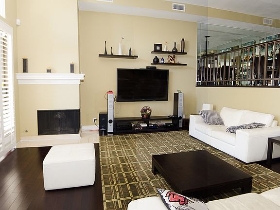 2nd image of 5335 White Oak Ave Unit F