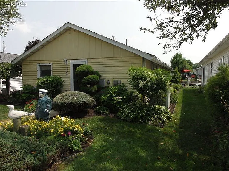 5566 E Channel Dr photo 1