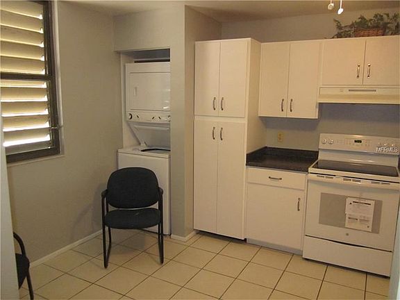 3rd image of 606 Woodlawn Dr