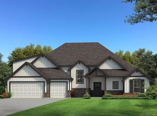 8216 Mountain Oak Dr, Edmond, OK 73034