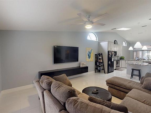 3rd image of 6129 Nicole Dr