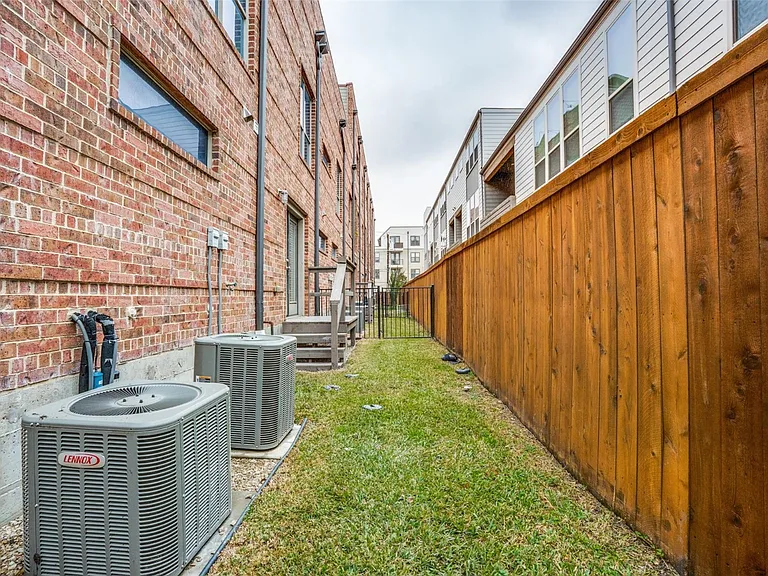 5017 Manett St #103 — Photo 21