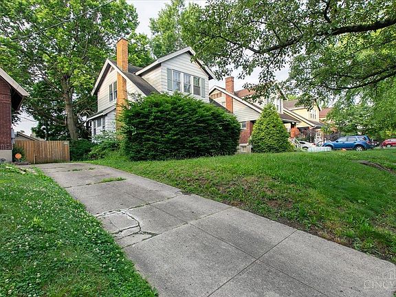 3rd image of 3289 Daytona Ave