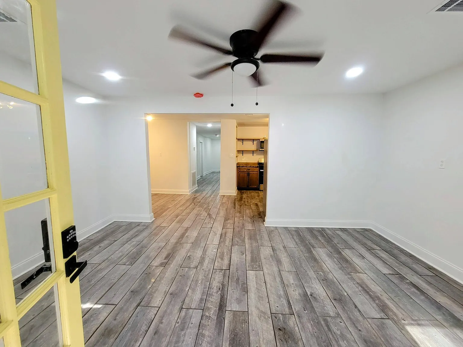 4 bed, 2.5 bath, 1550 sqft, $2,300 — Photo 4