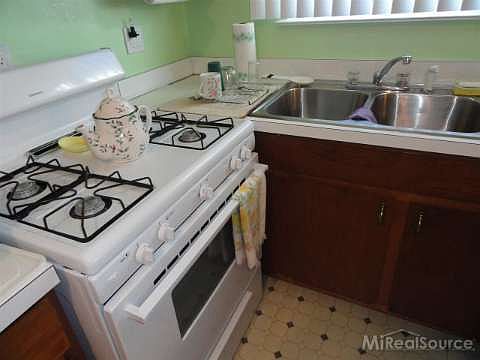 5th image of 25539 Wexford Ave
