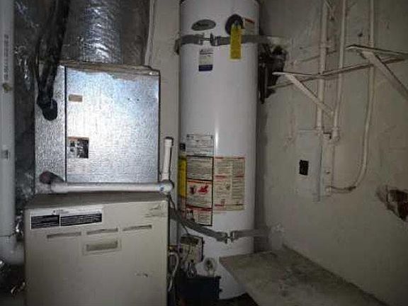 5th image of 1032 Tyler St