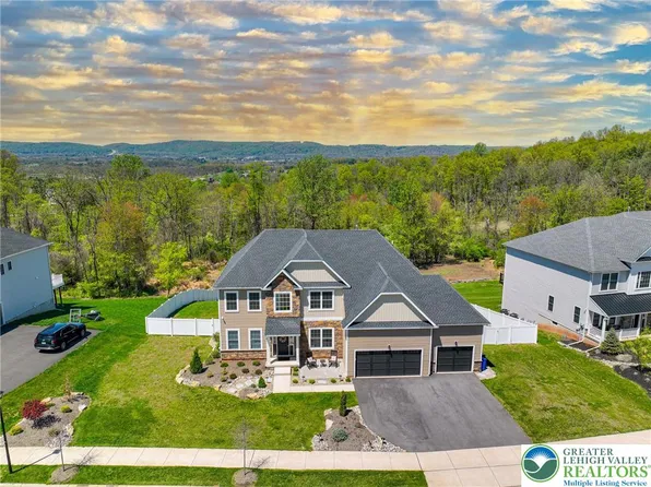 2595 Stonewall Dr, Center Valley, PA 18034