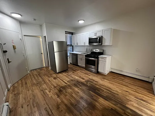 Rented by Salon Realty Corp | media 1