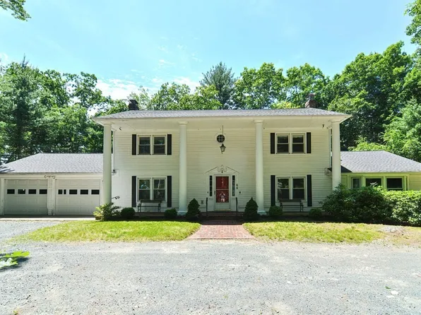 44 Park St, Norfolk, MA 02056