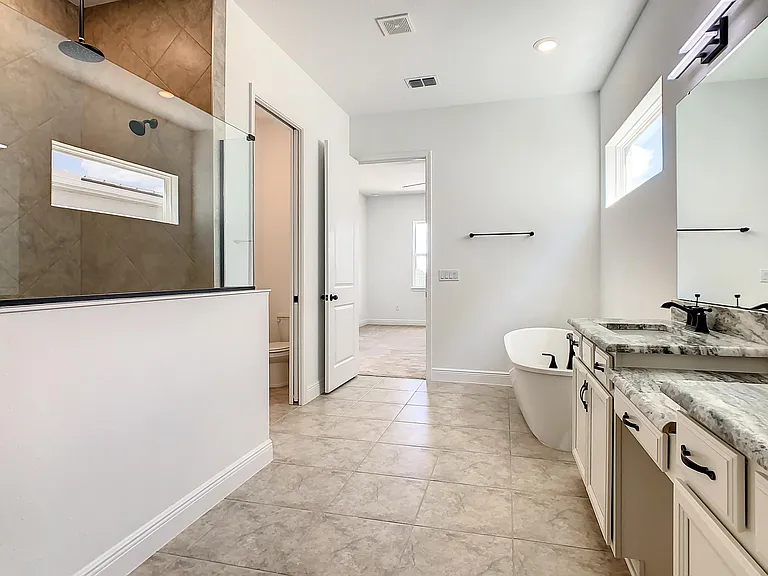 15707 Vetta Dr — Photo 30