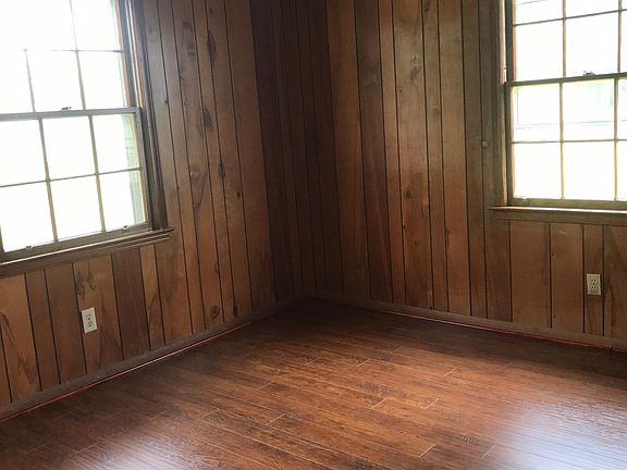 5th image of 210 Chatham Cir
