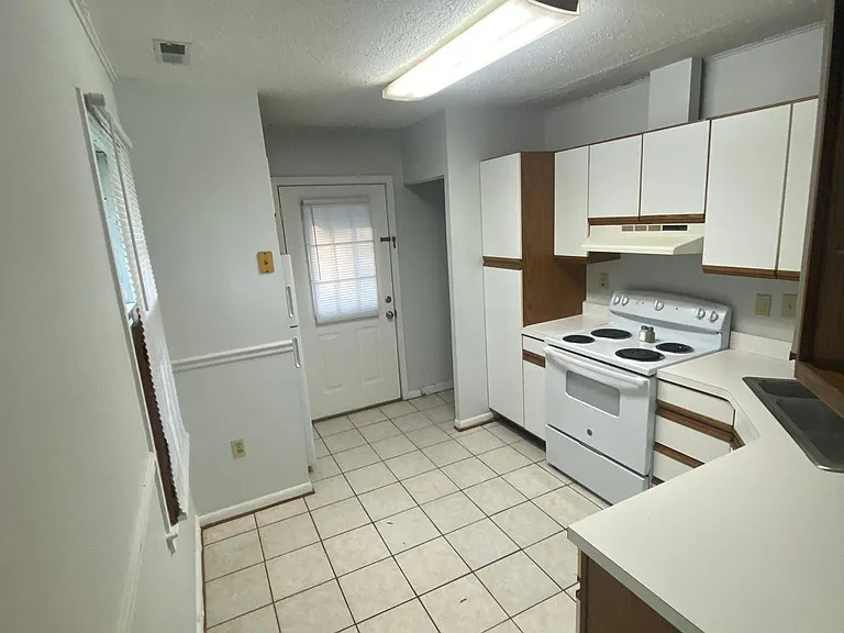 2642 Morrell Ave — Photo 9