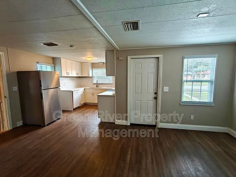146 Phoenetia Dr — Photo 10