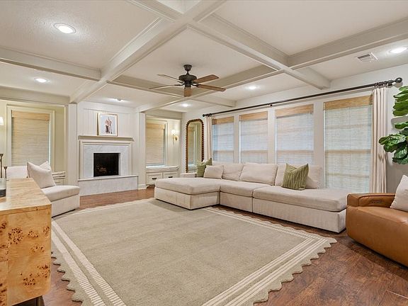 5th image of 402 Shadow Mountain Dr