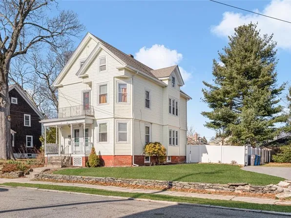 21-23 Blackamore Ave, Cranston, RI 02910