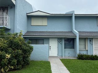 Chateaubleau Villas Condo, Miami, FL 33165