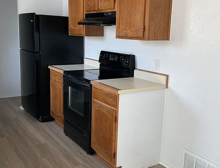 2209 Dickens Dr — Photo 3