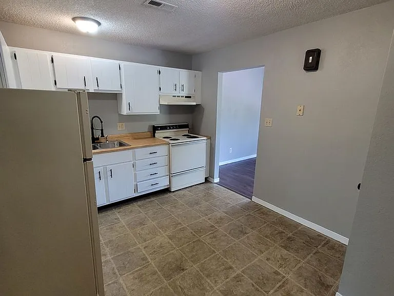 Cross Creek Apartments — Photo 6