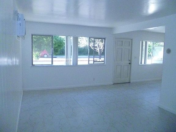 Livingroom view to outside (before window upgrades).