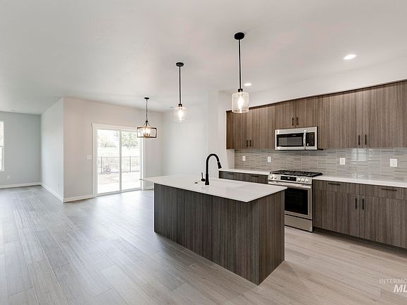 4th image of 3672 W Dover St