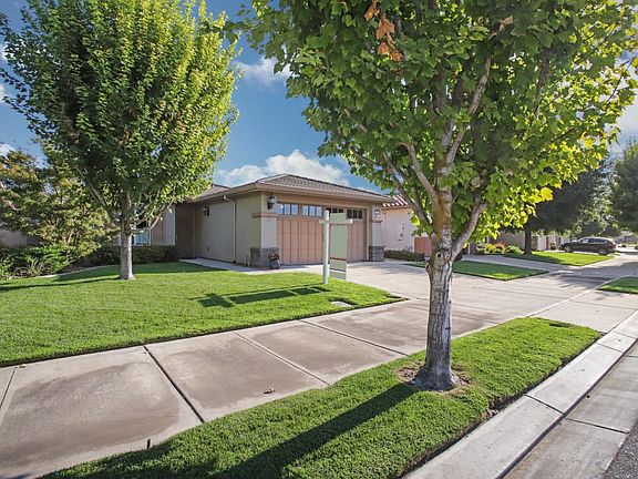 2nd image of 2318 Shadow Berry Dr