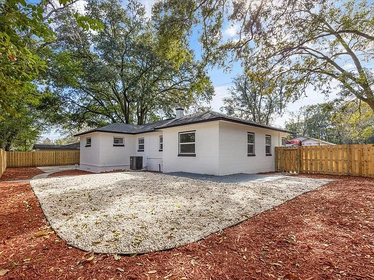 4715 Plymouth St — Photo 20