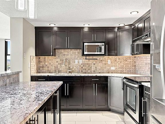 5th image of 1100 SE 8th Ave SW #606